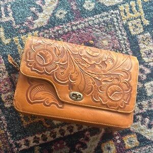 Vintage. Leather bag. Tan missing strap